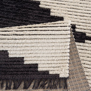 Crescent Area Rug/ Black and Ivory