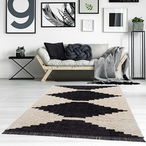 Crescent Area Rug/ Black and Ivory