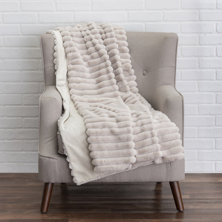 Deluxe Beige Throw 60x50