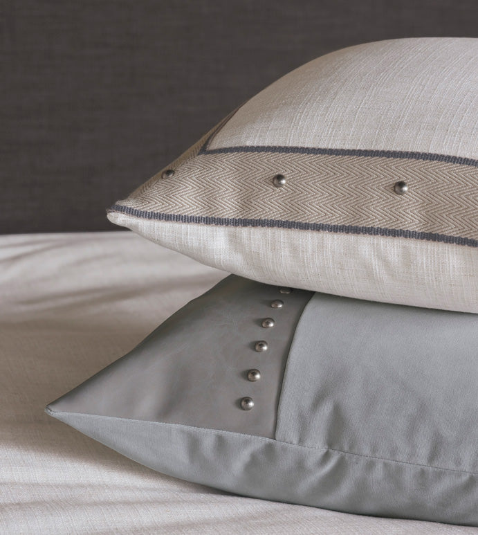 Wiler 22&quot; Pillow/ Gray